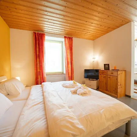 Haus Padrun 3 Apartment