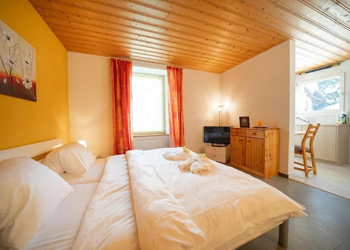 Haus Padrun 3 Apartment